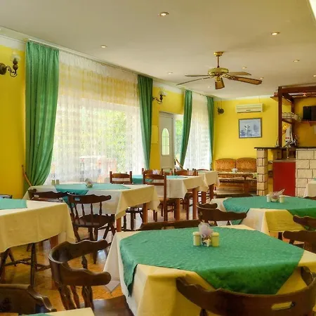 Gasthof Double Duce 3063t Omiš